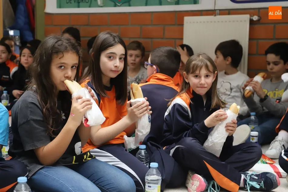 Foto 11 - Salamanca muestra su cara solidaria con el reparto de cerca de 20.000 bocadillos&nbsp;
