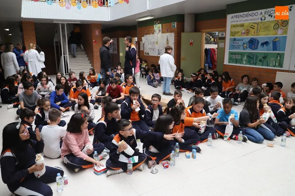 Foto 9 - Salamanca muestra su cara solidaria con el reparto de cerca de 20.000 bocadillos&nbsp;