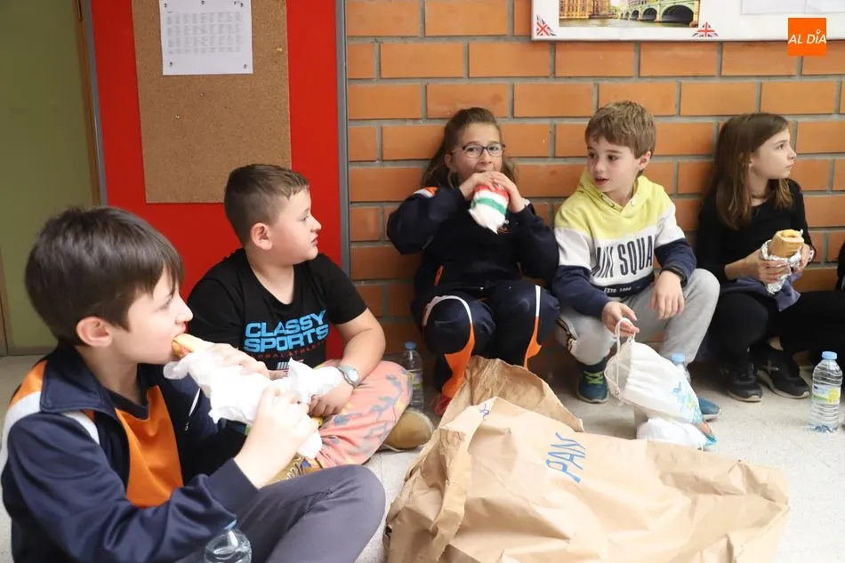 Foto 6 - Salamanca muestra su cara solidaria con el reparto de cerca de 20.000 bocadillos&nbsp;
