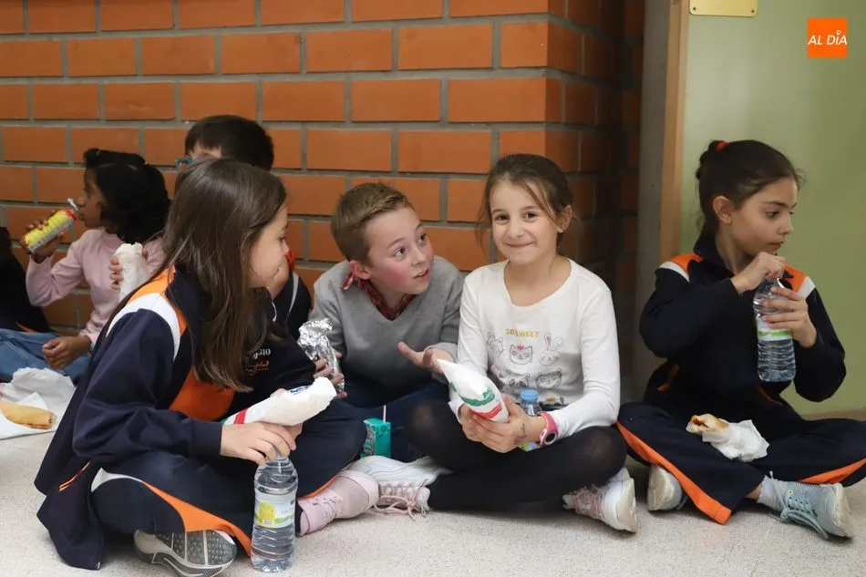 Foto 5 - Salamanca muestra su cara solidaria con el reparto de cerca de 20.000 bocadillos&nbsp;