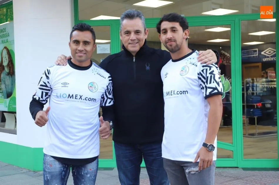 dwin y Aguilar, con Zurita / Lydia González