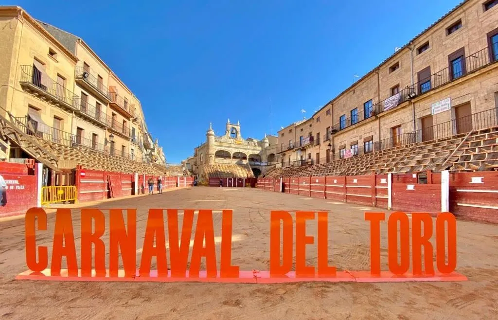 Un photocall y una estructura con la leyenda ‘Carnaval del Toro’, últimas novedades  