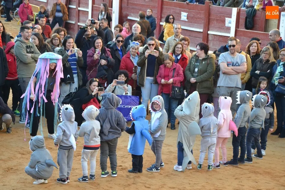 Foto 5 - La Escuela de M&uacute;sica desfila al ritmo del &lsquo;Amigos para Siempre&rsquo;  