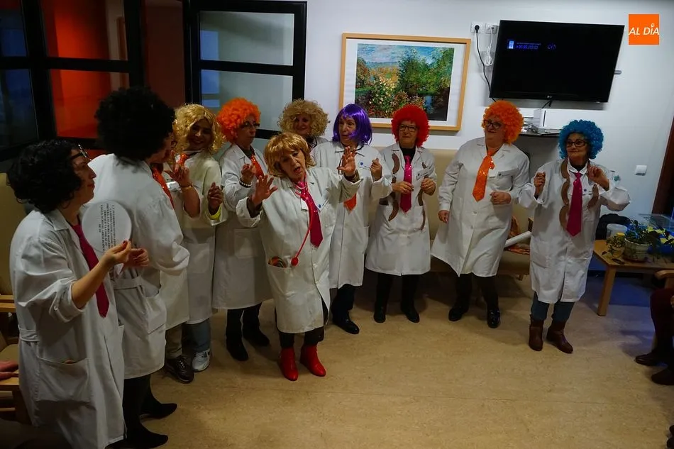 Foto 7 - El grupo de chirigotas inicia la programaci&oacute;n de carnaval de Guijuelo
