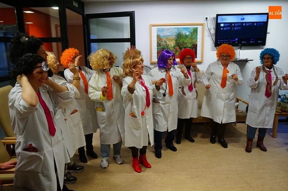 Foto 4 - El grupo de chirigotas inicia la programaci&oacute;n de carnaval de Guijuelo