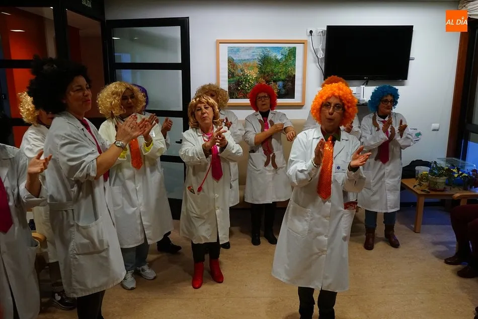 Foto 3 - El grupo de chirigotas inicia la programaci&oacute;n de carnaval de Guijuelo