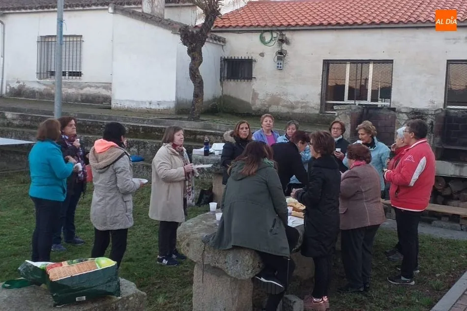 Foto 9 - Las mujeres de Cip&eacute;rez no pasan por alto el Jueves Merendero  
