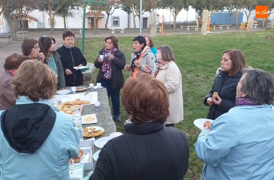 Foto 5 - Las mujeres de Cip&eacute;rez no pasan por alto el Jueves Merendero  