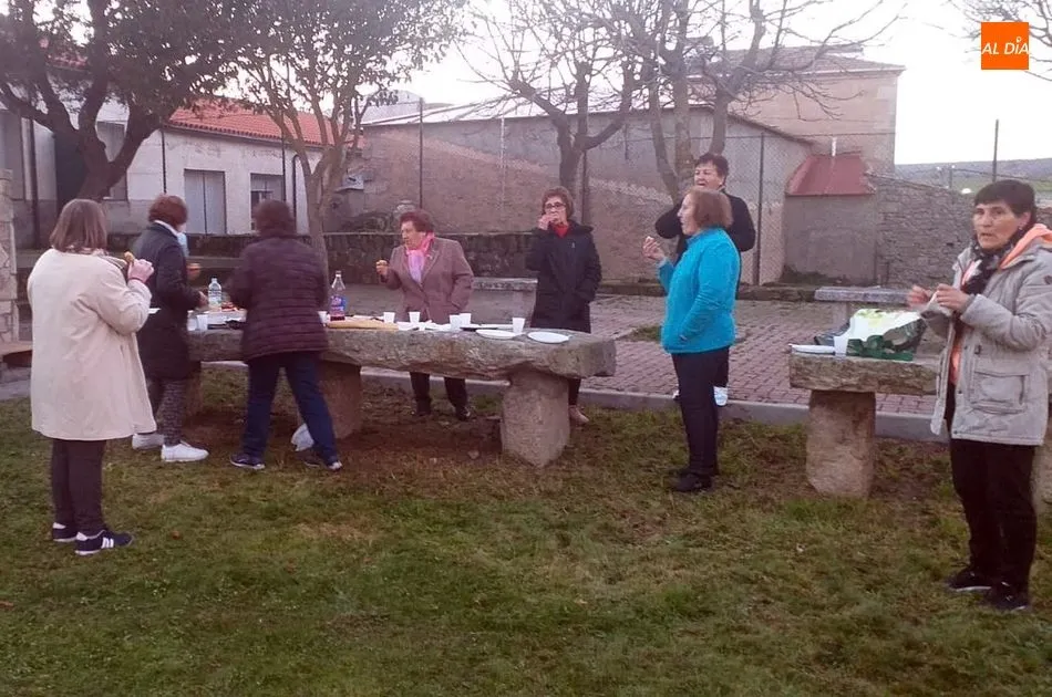 Foto 4 - Las mujeres de Cip&eacute;rez no pasan por alto el Jueves Merendero  