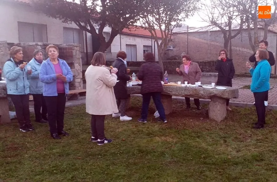 Foto 3 - Las mujeres de Cip&eacute;rez no pasan por alto el Jueves Merendero  