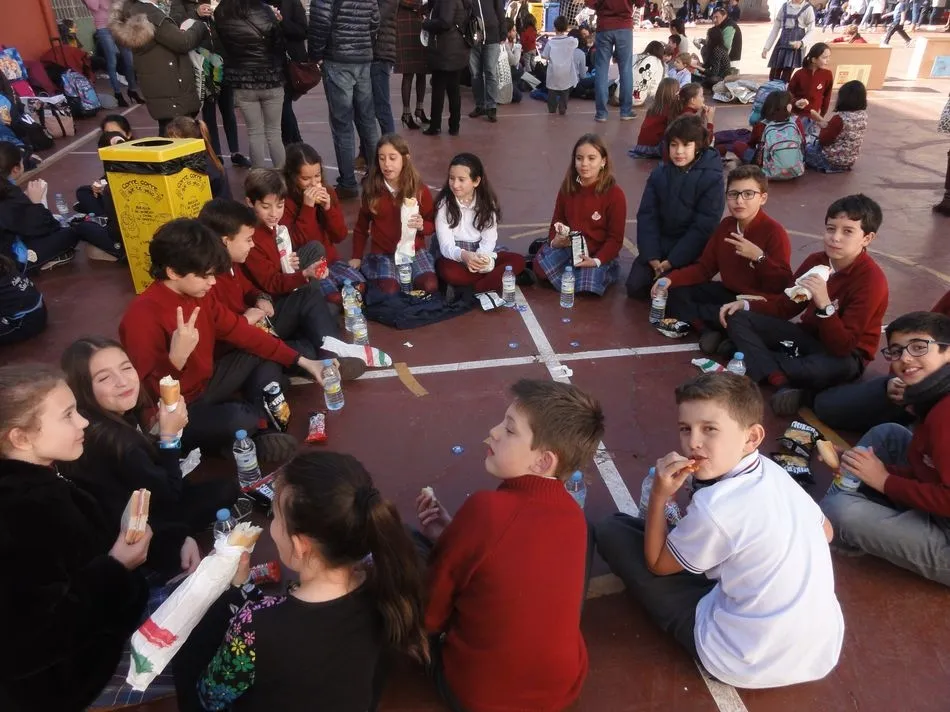 Foto 8 - Bocatas solidarios en el Colegio San Juan Bosco  