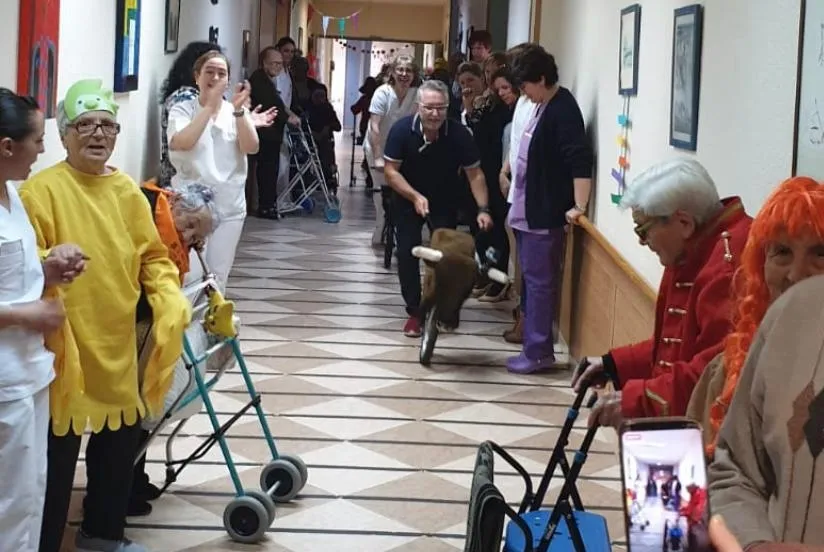 Foto 4 - Caracillo recibe el Carnaval con carretones, m&uacute;sica de charanga y el preg&oacute;n de Sara Vicente  