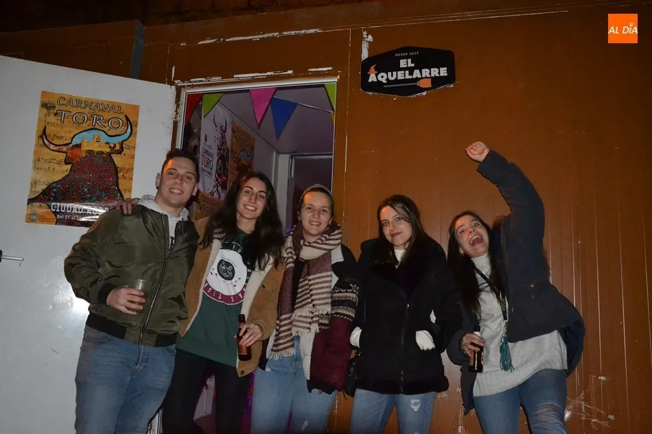 Foto 9 - Fant&aacute;stico ambiente en la primera gran noche de las casetas del Paseo Fernando Arrabal  