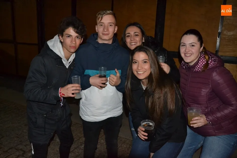 Foto 2 - Fant&aacute;stico ambiente en la primera gran noche de las casetas del Paseo Fernando Arrabal  