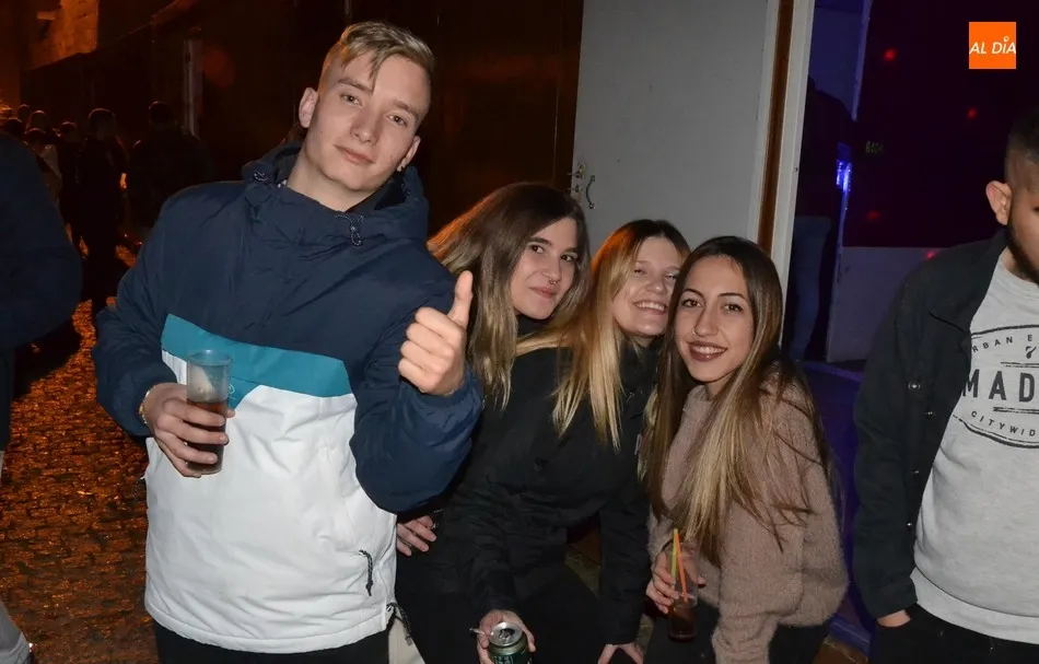 Foto 4 - Fant&aacute;stico ambiente en la primera gran noche de las casetas del Paseo Fernando Arrabal  