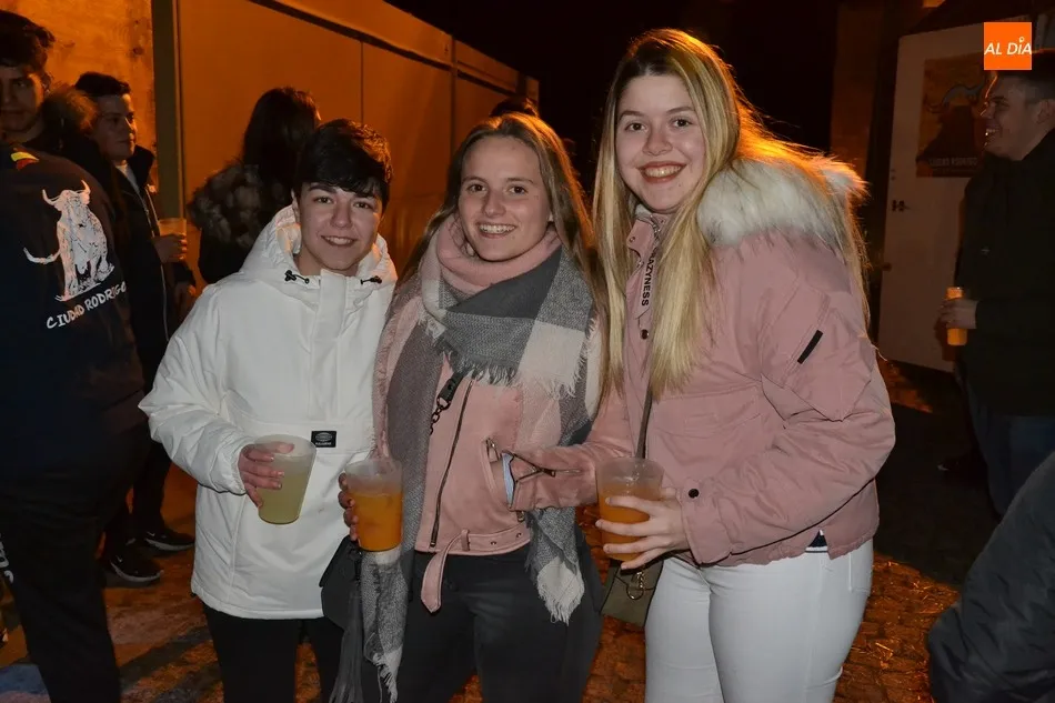 Foto 10 - Fant&aacute;stico ambiente en la primera gran noche de las casetas del Paseo Fernando Arrabal  