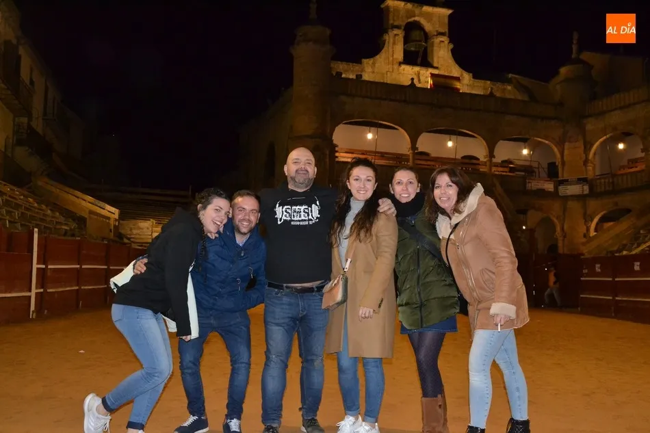 Eh, sácanos una foto: Los últimos del Jueves de Casetas y los primeros del Viernes de Carnaval  