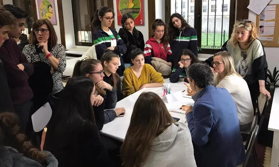 Una de las actividades de estas jornadas de orientación en el Colegio Santa Teresa de Jesús