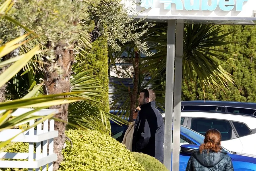 Foto 3 - Aless Lequio regresa al hospital arropado por su madre, Ana Obreg&oacute;n
