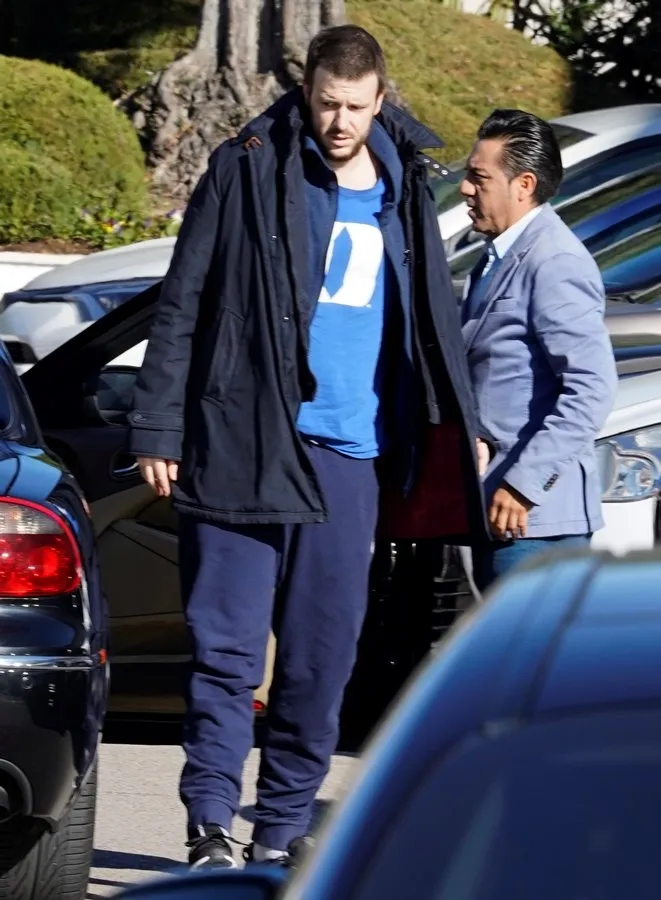 Foto 2 - Aless Lequio regresa al hospital arropado por su madre, Ana Obreg&oacute;n