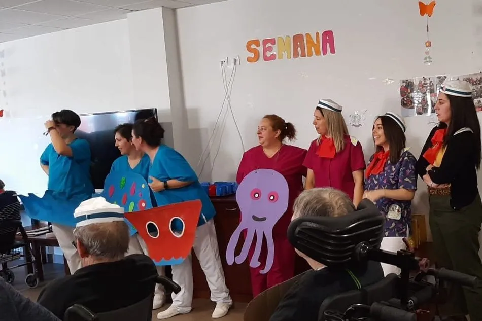 Foto 5 - Los alumnos del CRA La Ribera comparten el Carnaval en Aldead&aacute;vila con los mayores  