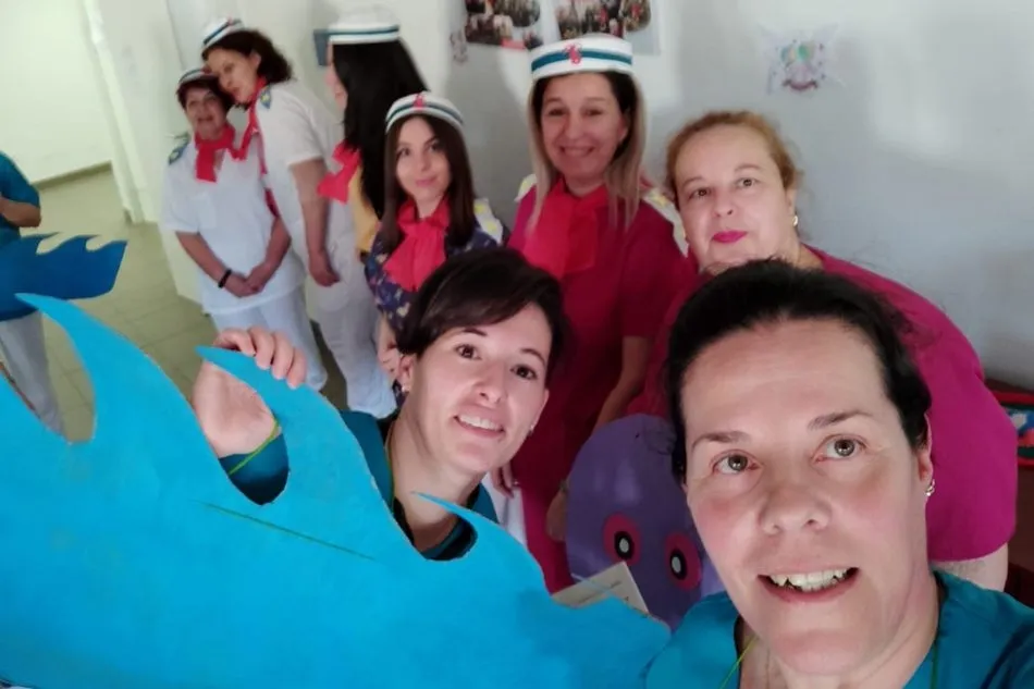 Foto 3 - Los alumnos del CRA La Ribera comparten el Carnaval en Aldead&aacute;vila con los mayores  
