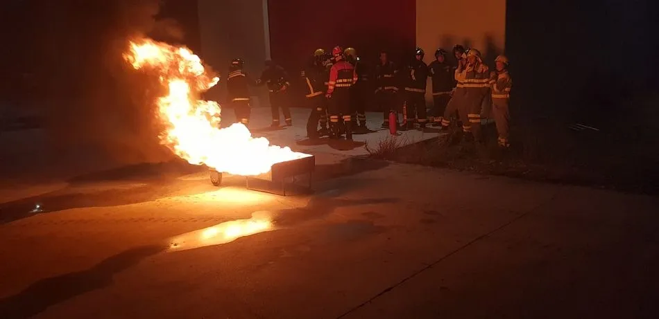 Foto 2 - La Diputaci&oacute;n forma a un centenar de nuevos bomberos voluntarios de seis parques de la provincia