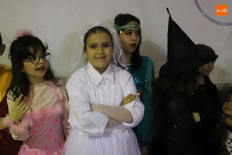 Foto 7 - El circo protagoniza el carnaval del colegio Antonio Machado