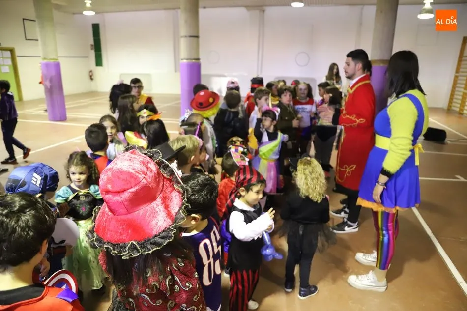 Foto 6 - El circo protagoniza el carnaval del colegio Antonio Machado