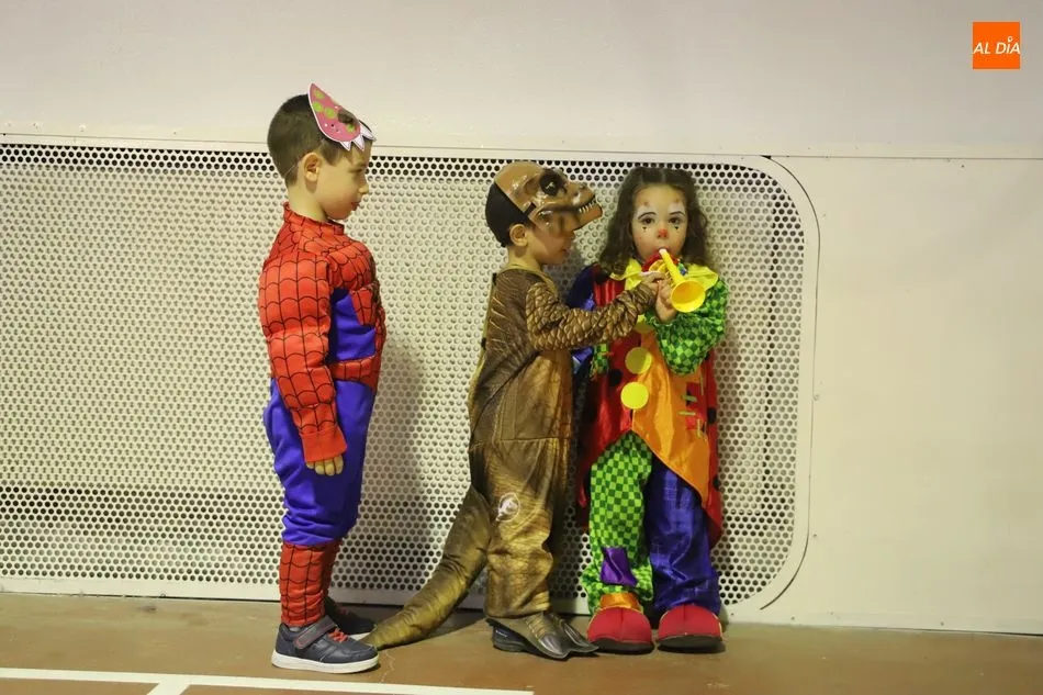 Foto 3 - El circo protagoniza el carnaval del colegio Antonio Machado