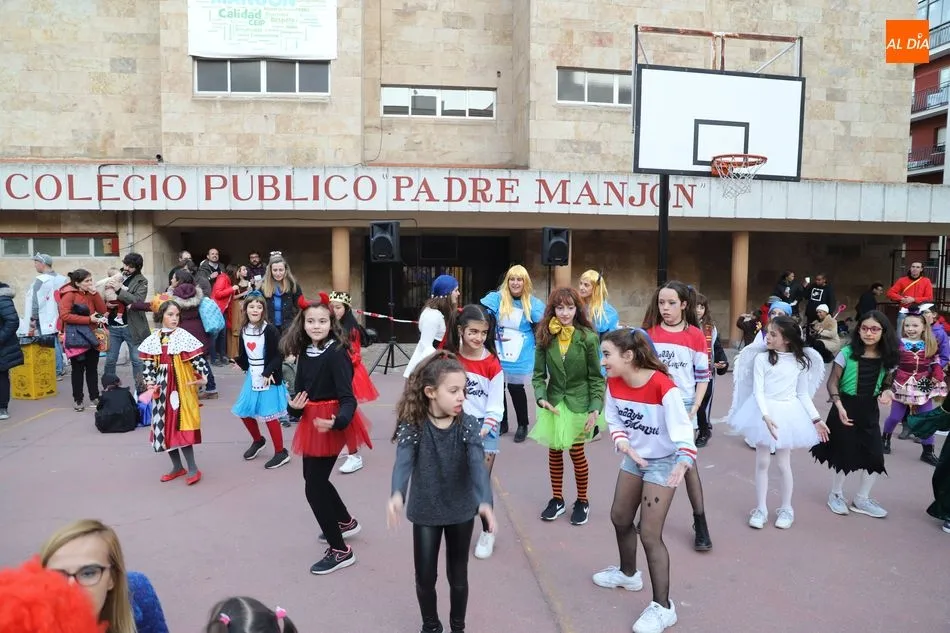 Foto 4 - El Colegio Padre Manj&oacute;n festeja con alegr&iacute;a el carnaval