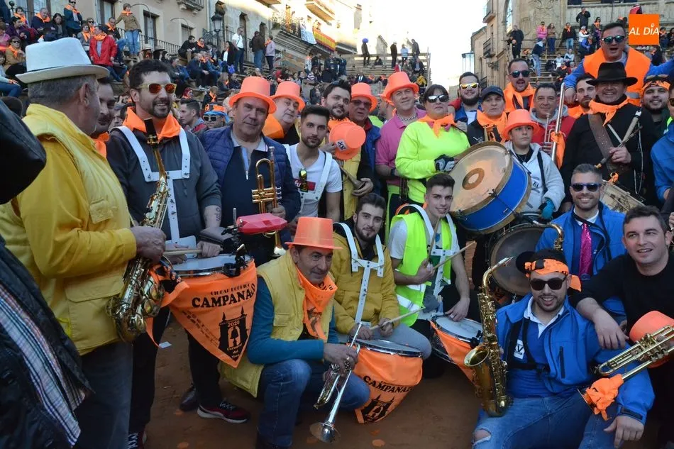 Foto 10 - Las charangas dan el primer Campanazo ante una abarrotada Plaza que grit&oacute; &lsquo;No es No&rsquo;  