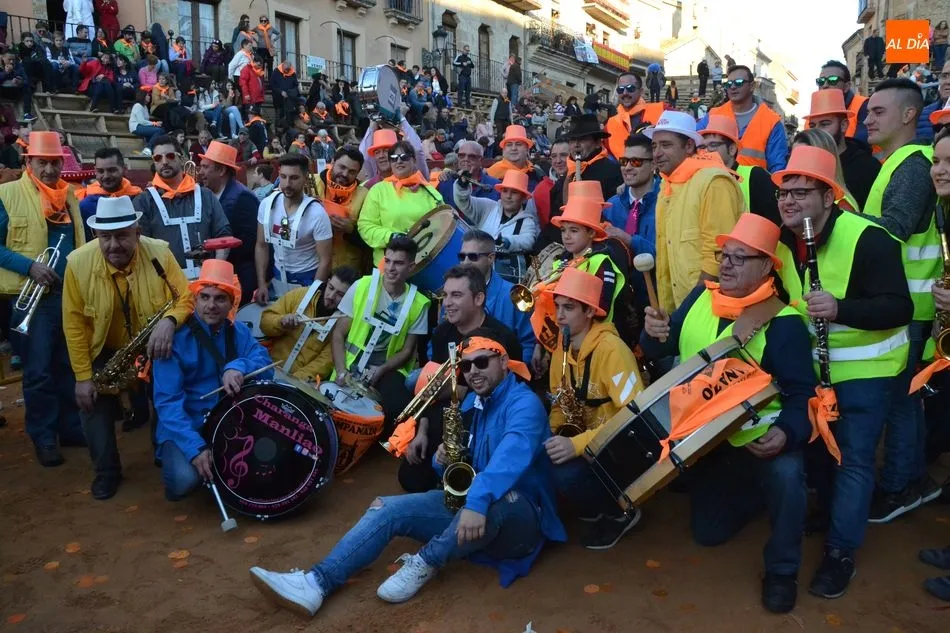 Foto 7 - Las charangas dan el primer Campanazo ante una abarrotada Plaza que grit&oacute; &lsquo;No es No&rsquo;  