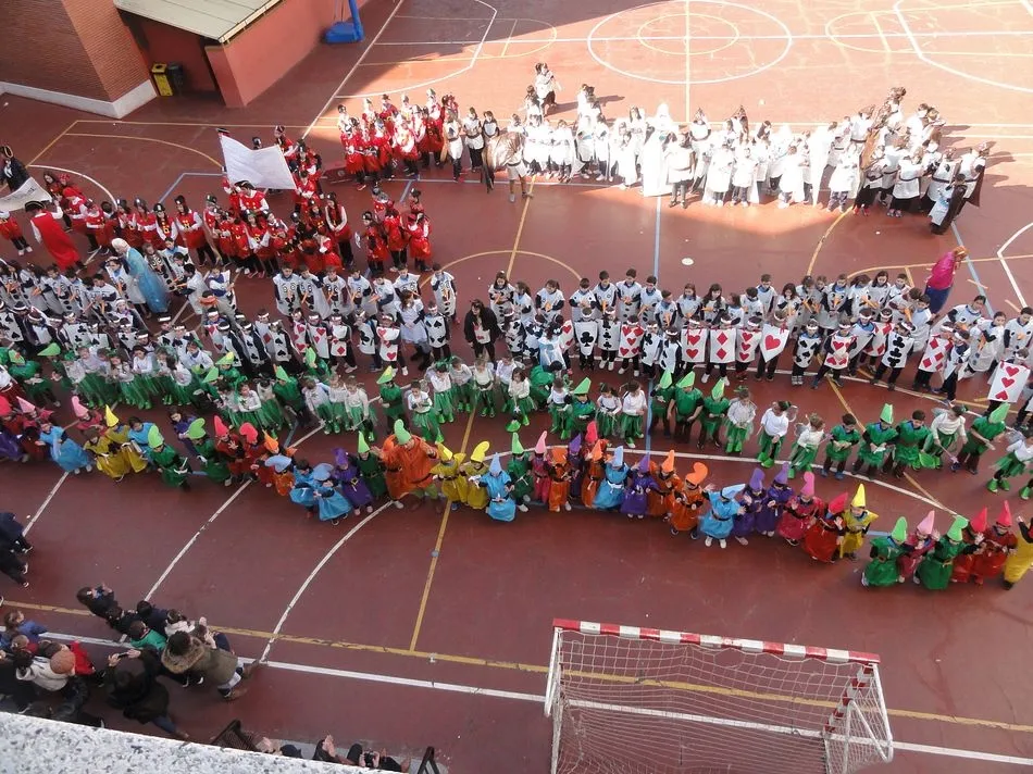 Foto 4 - El Colegio San Juan Bosco se suma a las celebraciones de carnaval