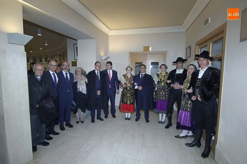 Victorino Martín rinde homenaje al toro ante una pléyade de autoridades  