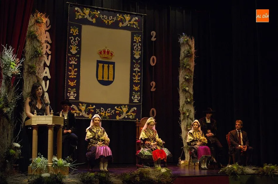 Foto 10 - Victorino Mart&iacute;n rinde homenaje al toro ante una pl&eacute;yade de autoridades  