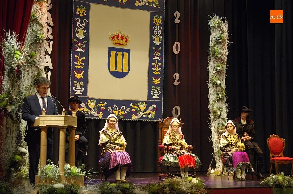 Foto 6 - Victorino Mart&iacute;n rinde homenaje al toro ante una pl&eacute;yade de autoridades  