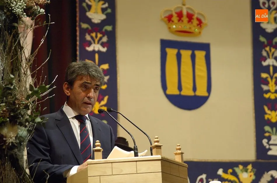 Foto 5 - Victorino Mart&iacute;n rinde homenaje al toro ante una pl&eacute;yade de autoridades  