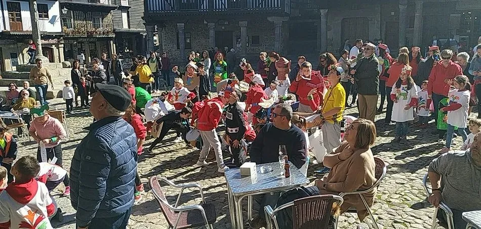Los niños inician con su desfile el carnaval de La Alberca