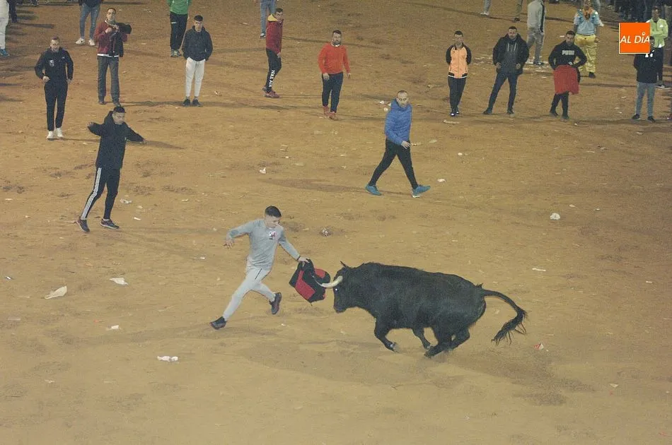 Adelaida Rodríguez abre el fuego de los toros en una noche en la que ondeó la bandera de...