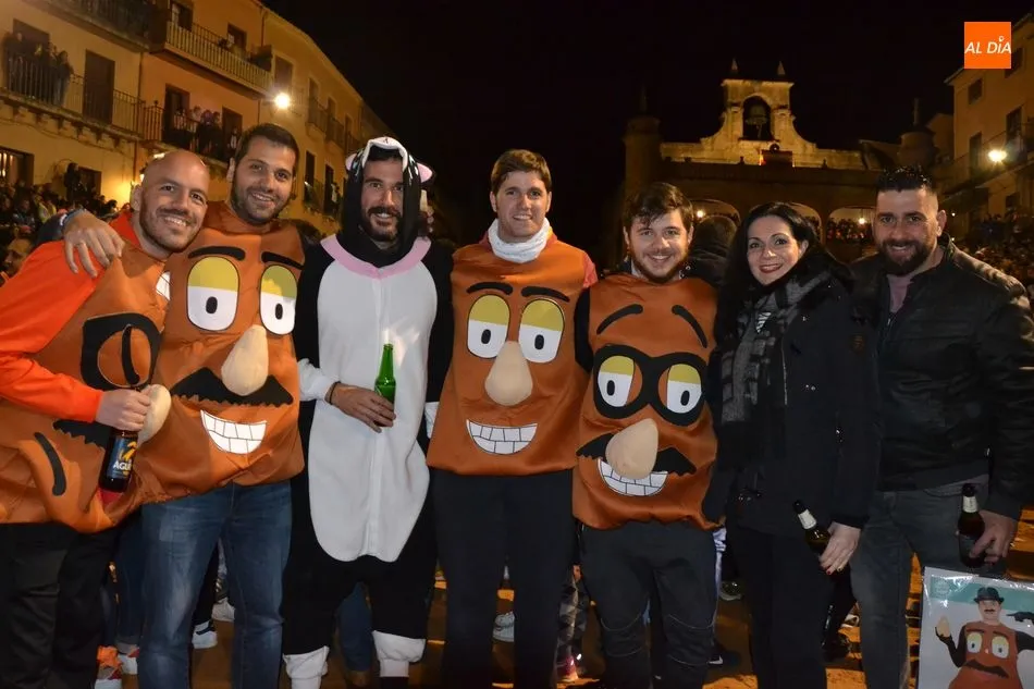 Foto 10 - Adelaida Rodr&iacute;guez abre el fuego de los toros en una noche en la que onde&oacute; la bandera de...
