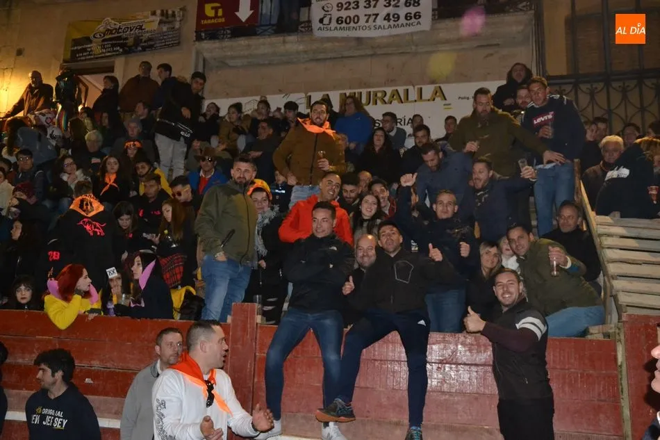 Foto 11 - Adelaida Rodr&iacute;guez abre el fuego de los toros en una noche en la que onde&oacute; la bandera de...