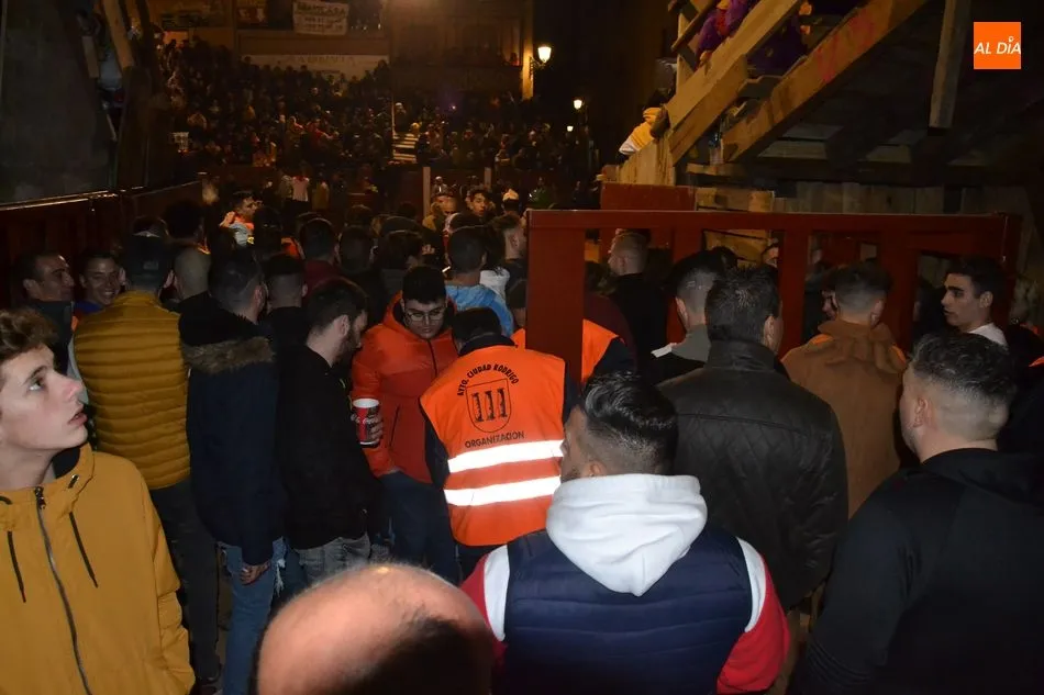 Foto 5 - Adelaida Rodr&iacute;guez abre el fuego de los toros en una noche en la que onde&oacute; la bandera de...