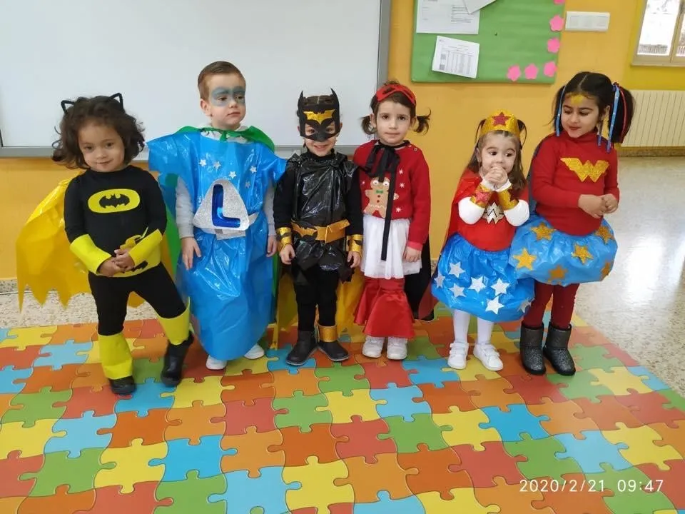 Foto 7 - Divertido festival de carnavales en el Colegio Santa Teresa de Jes&uacute;s