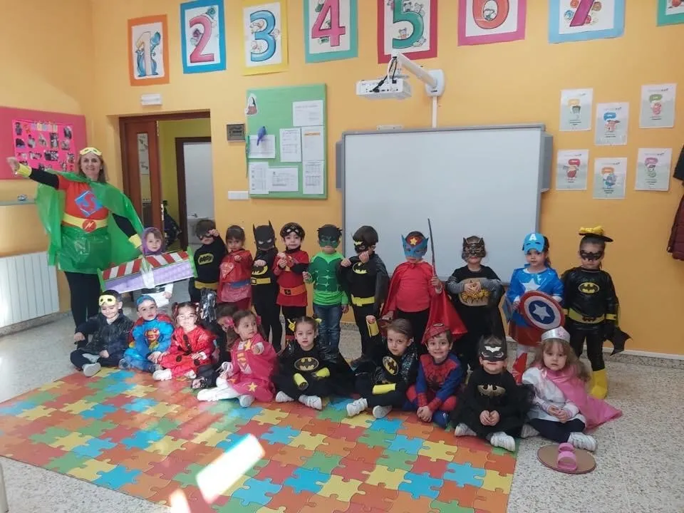 Foto 6 - Divertido festival de carnavales en el Colegio Santa Teresa de Jes&uacute;s