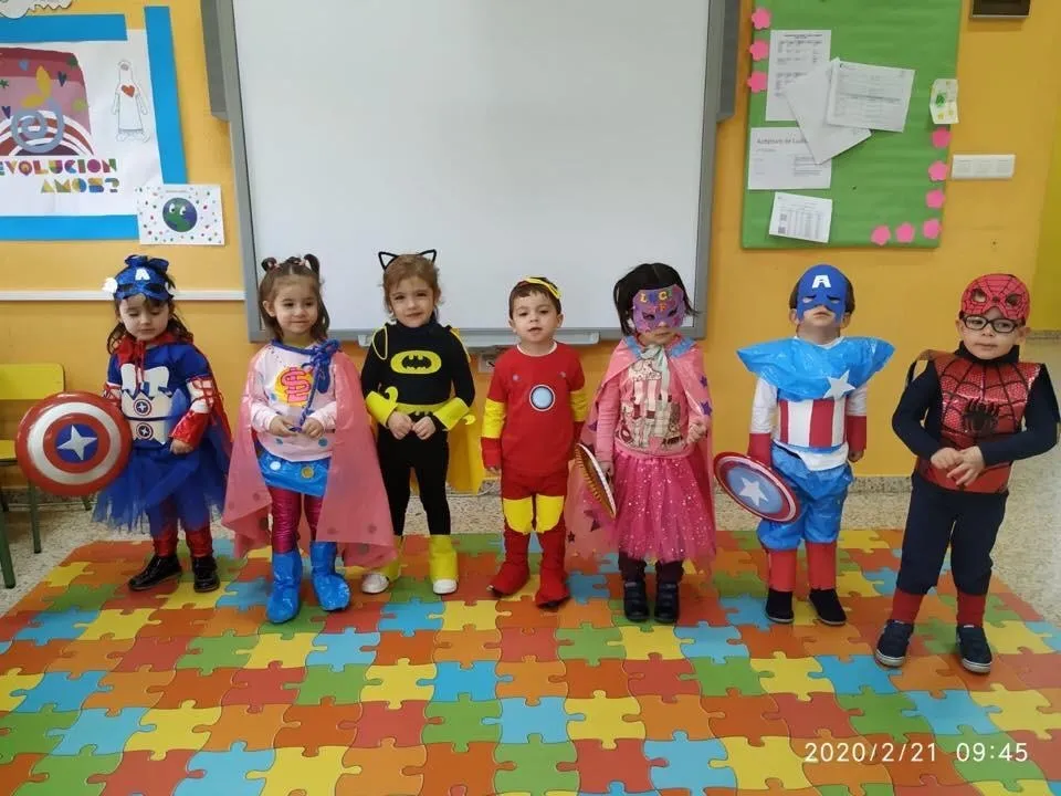 Foto 2 - Divertido festival de carnavales en el Colegio Santa Teresa de Jes&uacute;s