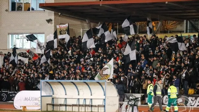 La grada principal de Las Pistas