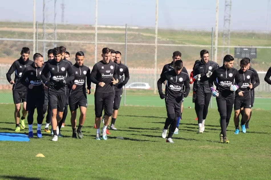 La plantilla de Unionistas trota por el verde / Lydia González