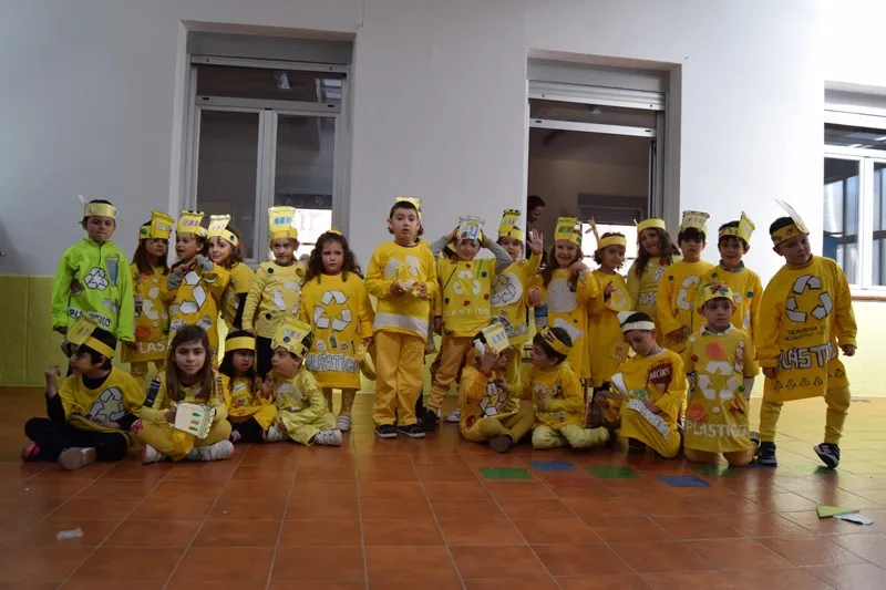 Foto 4 - Divertida fiesta de Carnaval en el CEIP Gloria Fuertes y el colegio Miguel de Unamuno