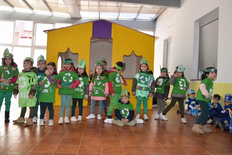 Foto 3 - Divertida fiesta de Carnaval en el CEIP Gloria Fuertes y el colegio Miguel de Unamuno